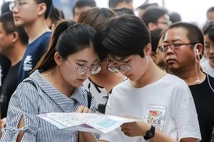 这是卡了吗？沃特福德门将本-哈默上演奇葩飞身扑救